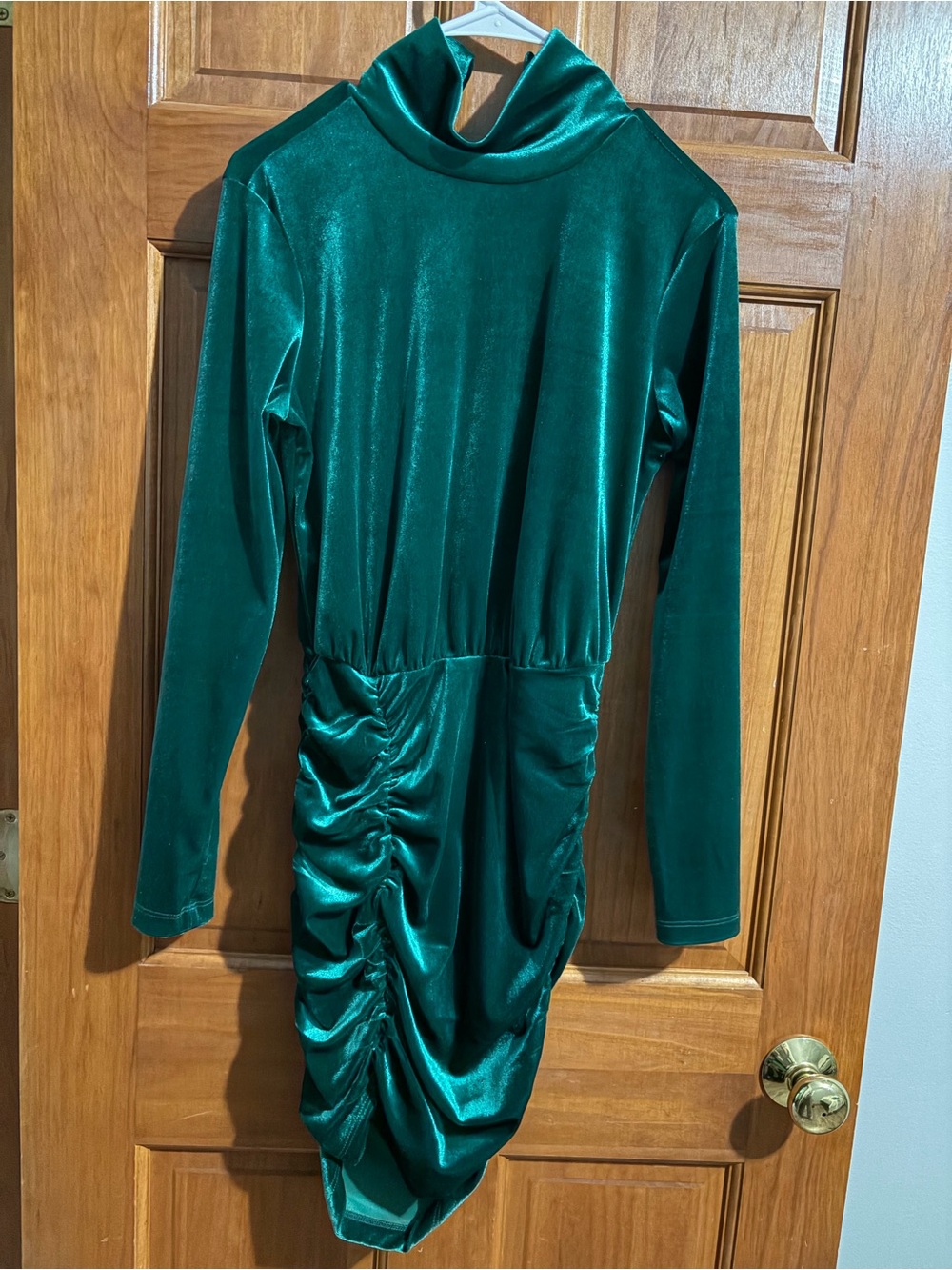 Velvet Long-Sleeve Ruched emerald Green Dress